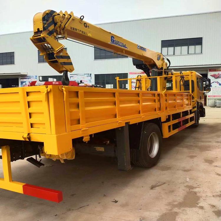 隨車吊與平板車 徐工隨車吊的卓越應(yīng)用