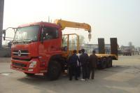 東風(fēng)天龍平板帶隨車吊 多能一體，助力高效物流與工程建設(shè)